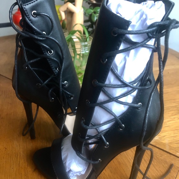 NastyGal Ladies Size 6 Heels - Picture 2 of 8